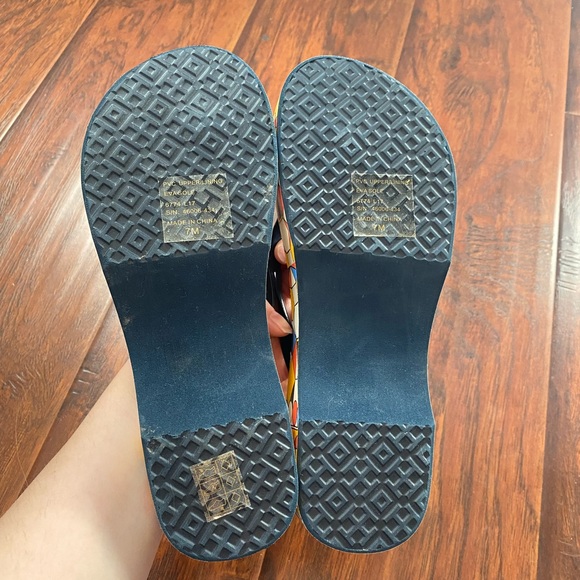 NEW Tory Burch cut out wedge flip flop - Picture 6 of 7